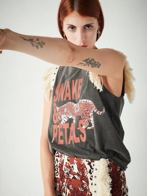 Camiseta CHILL&BUY flecos snake