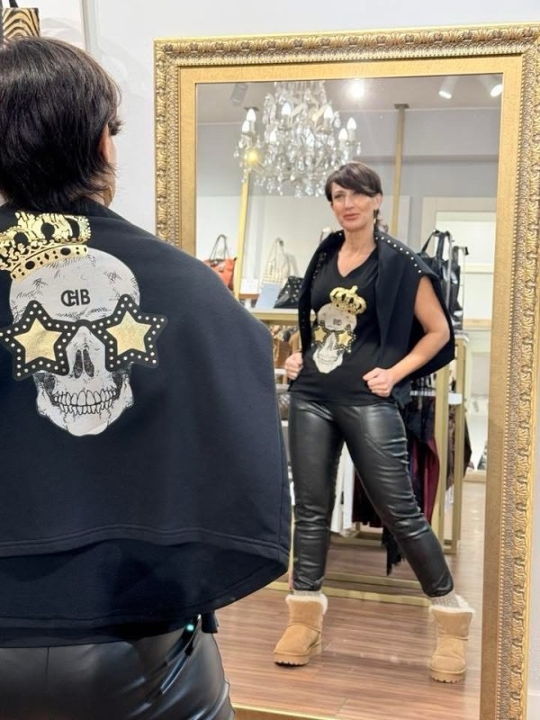 Sudadera CHILL&BUY tachas skull